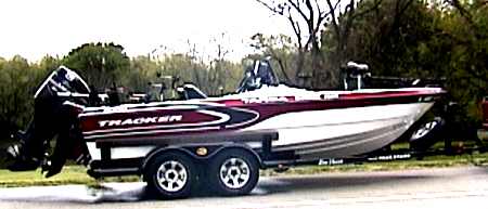 Dan Vinovich 2002 Tracker Boat